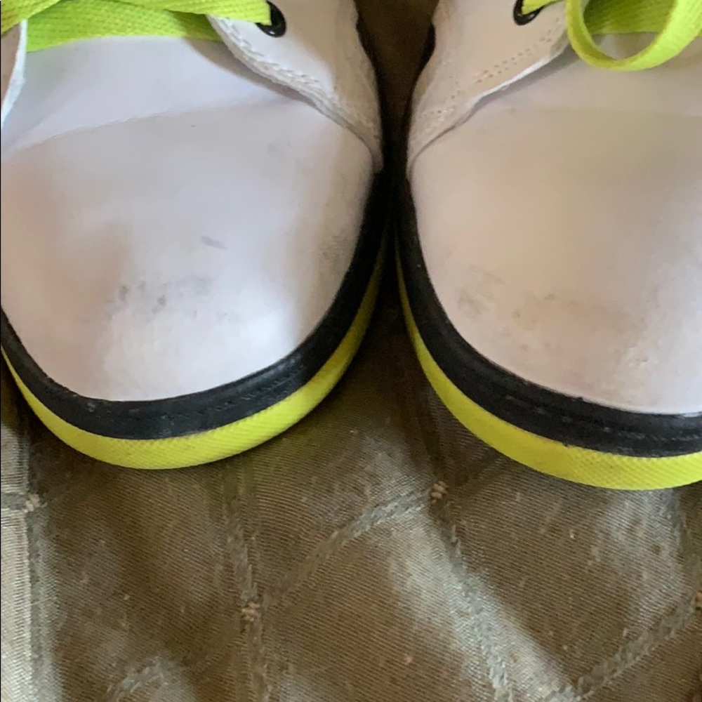 Heely’s Sneakers GREAT WHILE WERE ALL STUCK HOME - Picture 2 of 5